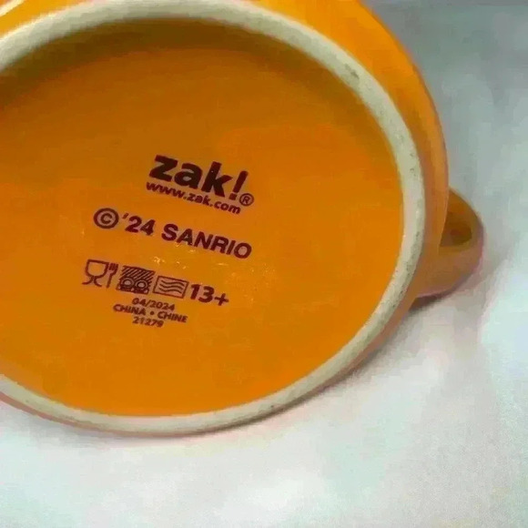 Hello Kitty Halloween limited edition mug. Holds 20 oz, hot or cold. - Picture 3 of 3